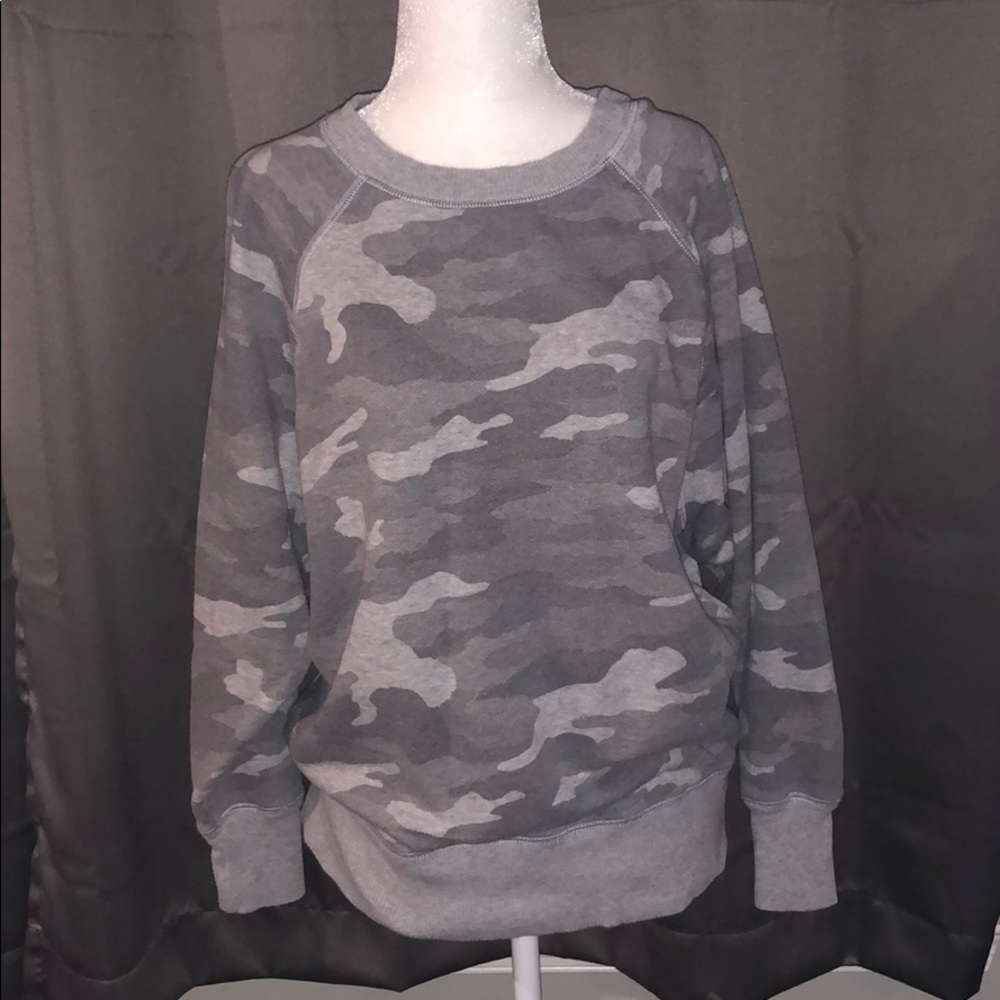 American Eagle grey camo crew neck sweater